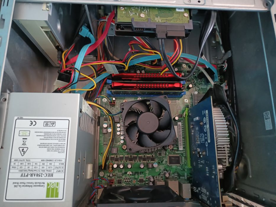 Vând PC  marca Dell