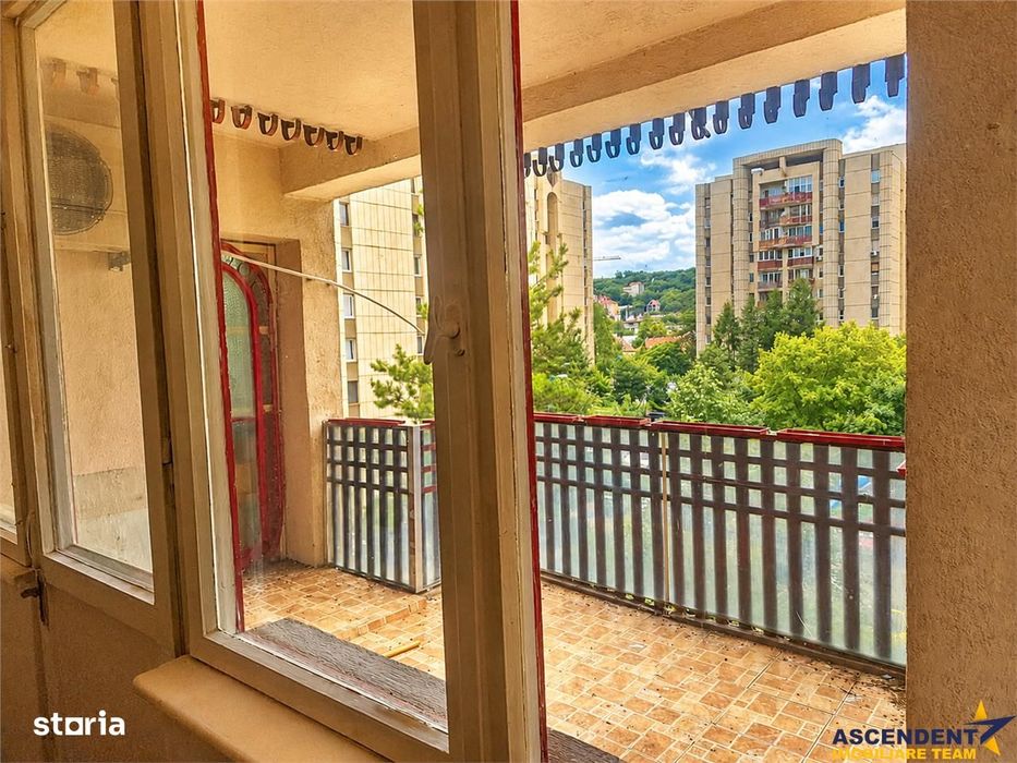Apartament 3 camere, 90 mp, Centrul Civic Brasov, potential de renovar — fotografia 3