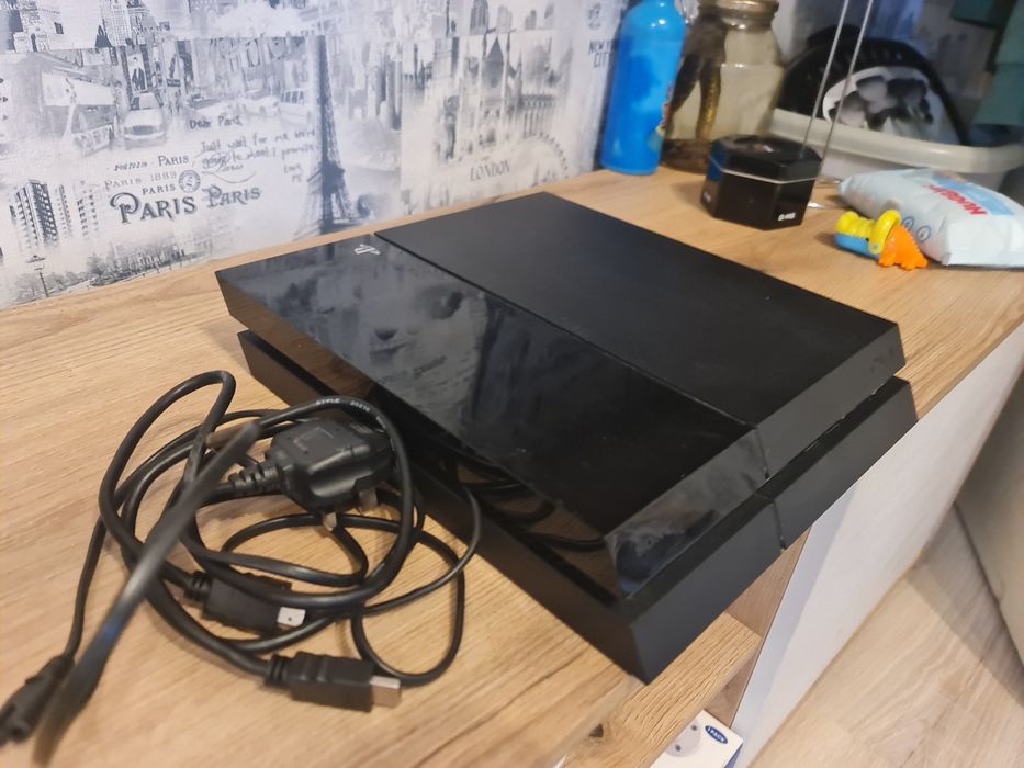 PS4 fat 500GB конзола в много добро състояние