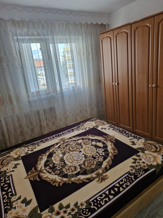 Apartamen 3 camere de închiriat, zonă Centrală