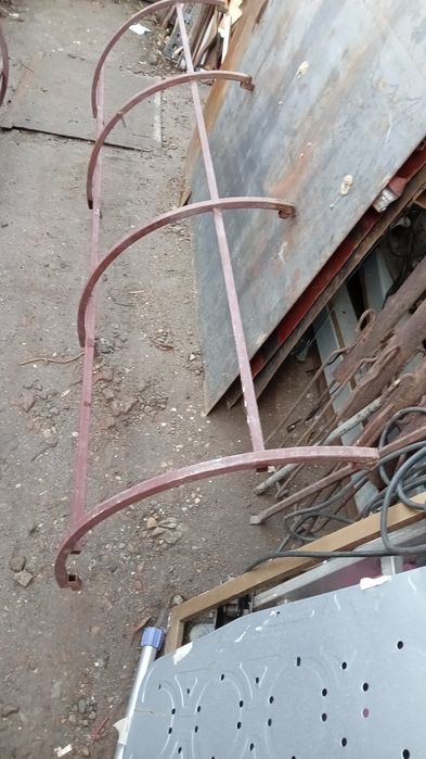 Copertina metalică