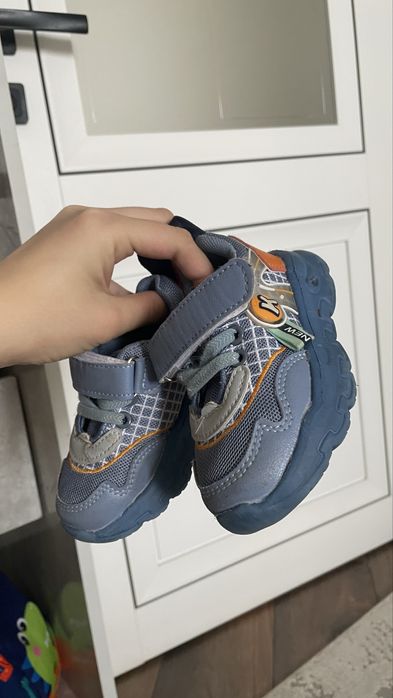 Кроссовки детские