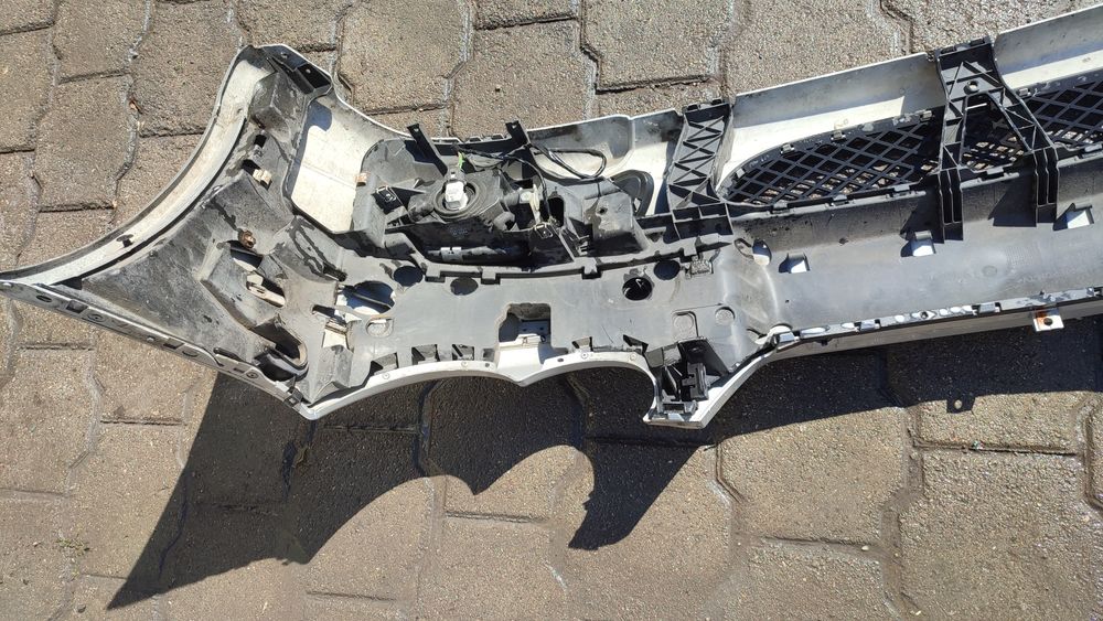 Передний бампер на Мерседес 203