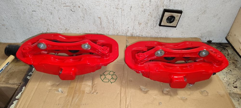 6 бутални спирачни апарати AMG