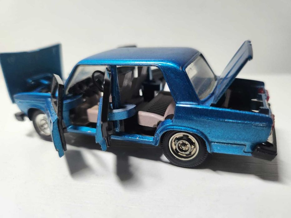 модель ВАЗ 2105  1 : 43