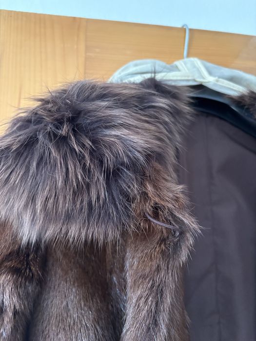 Haina de blana de nurca, noua fara eticheta, nepurtata.