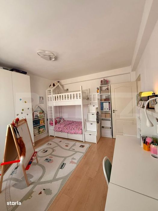 Apartament cu 3 camere de vanzare, Garaj subteran, zona Centrala