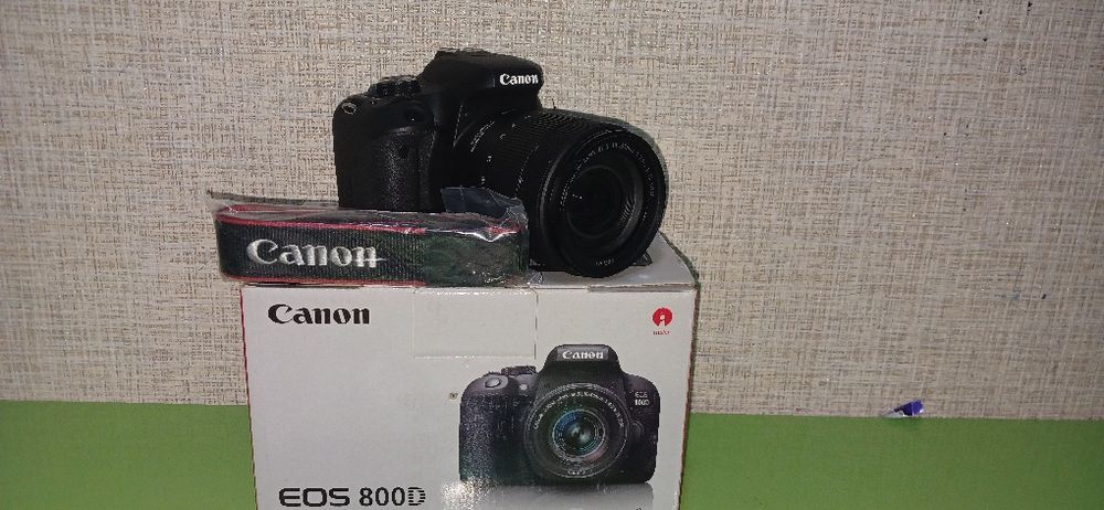 Canon EOS 800 D .