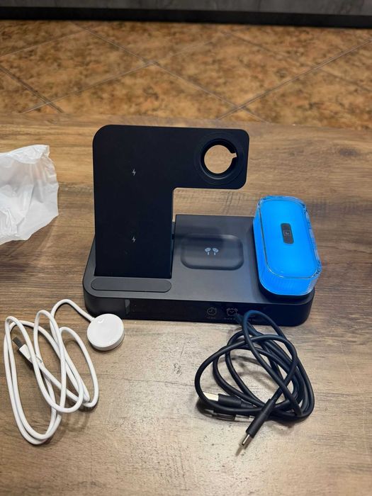 Stație de încărcare wireless 4 in 1