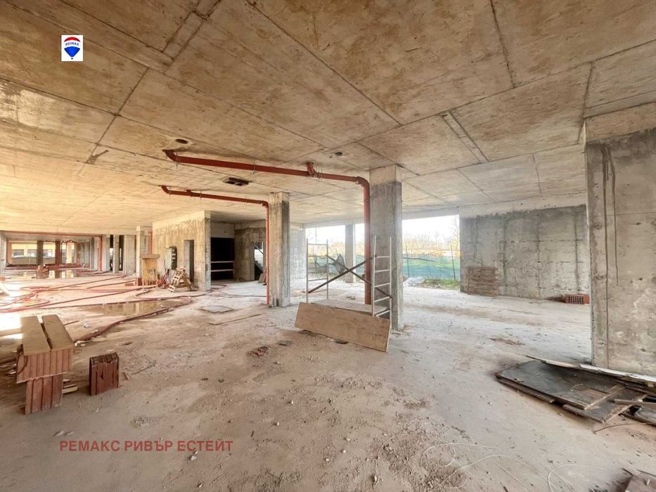 Продава се Офис в Русе, Родина 1 - 740 кв.м за 525 €/кв.м - Снимка #2