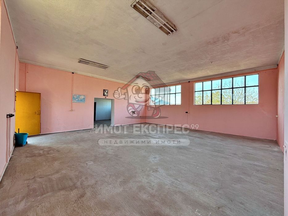 Дава се под наем Промишлена сграда в Асеновград - 388 кв.м за 765 € - Снимка #1