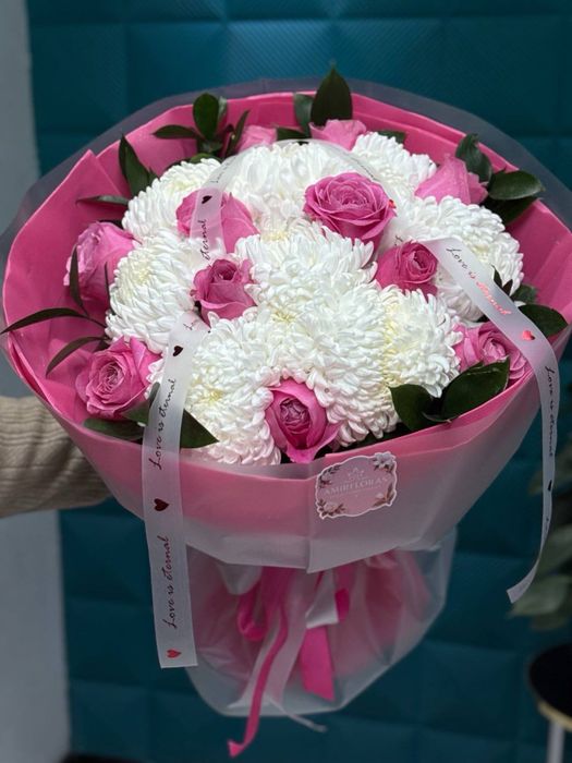 toshkent gullari Atirgul oq qizil roziviy tabiy buket