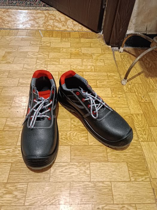 Обувки ADR 43 номер