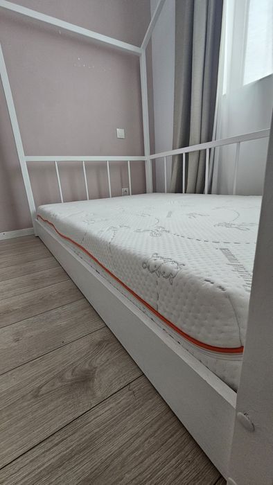 Pat tip Montessori + saltea – stare excelentă