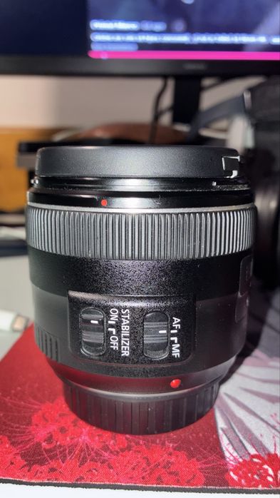 Canon 35mm f.2 Is Ef