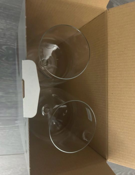 Pahare vin rosu Vivo. Noi