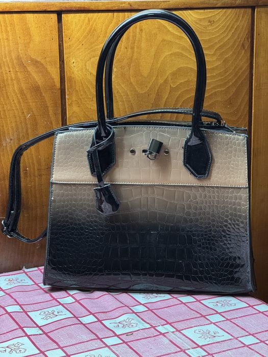 Дамски чанти и раници