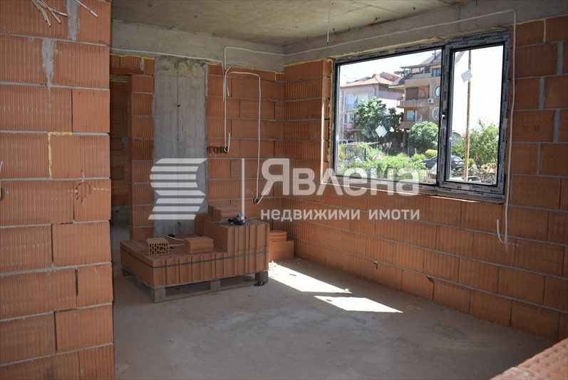 Продава се Двустаен апартамент в Царево - 60 кв.м за 1165 €/кв.м - Снимка #2