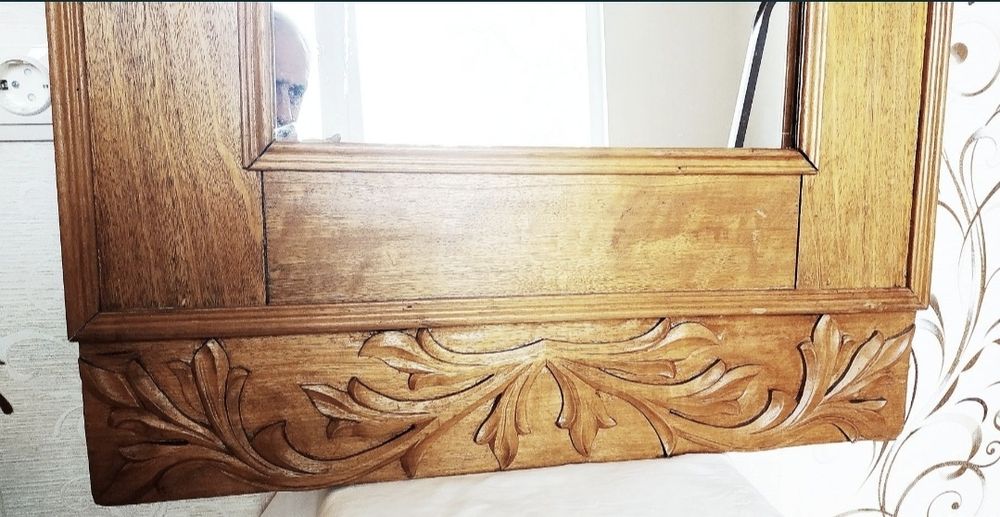 Огледало с дърворезба.