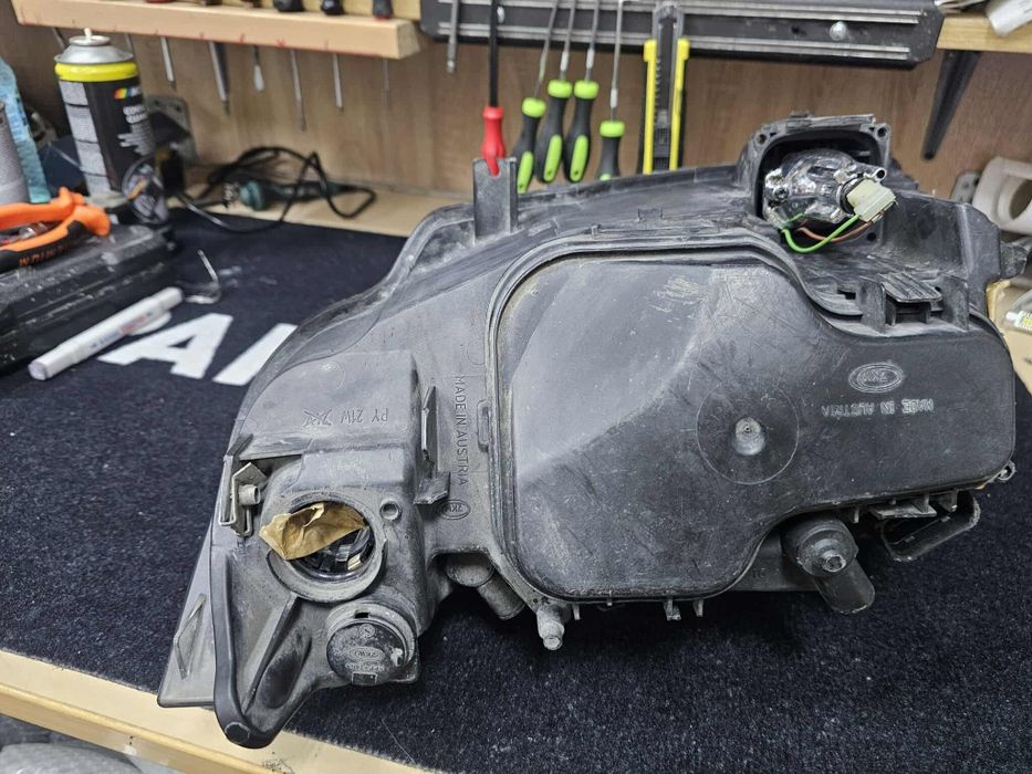 Десен фар BMW E90 ксенон бмв 90 91