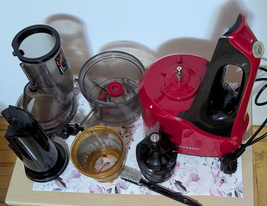 Storcator de fructe si legume cu melc Oursson JM7002/RD, 240 W, recipient suc 1 L, autocuratare, Rosu