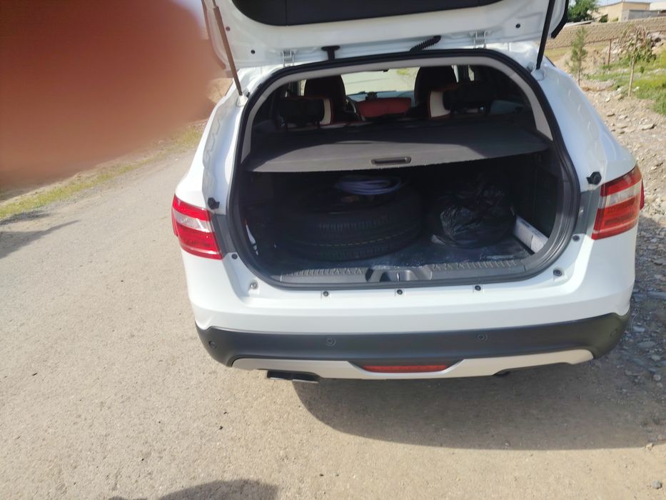 Sotiladi Lada VestaSW kross