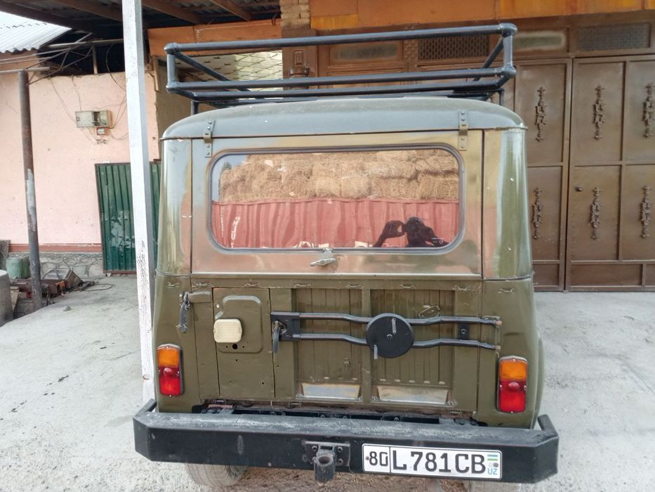 Uaz sotiladi idial xolda