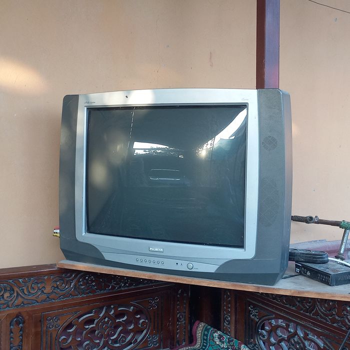 Televizor sotiladi holati yaxshi