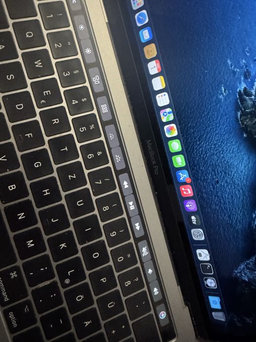 Macbook pro 2018 cu taste defecte