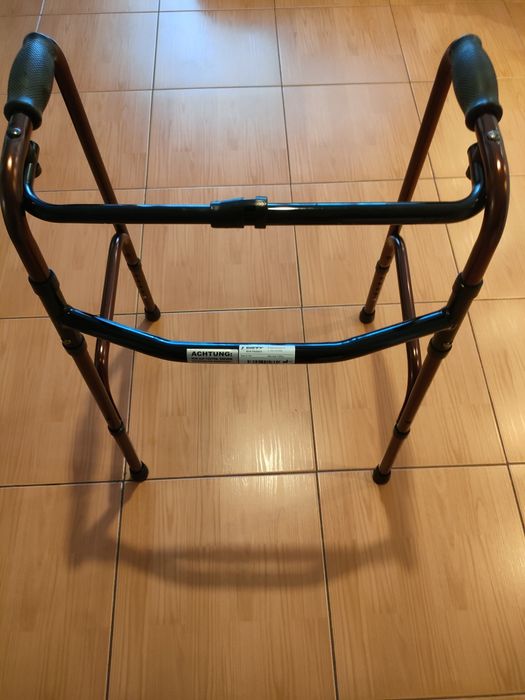 Cadru mers invacare Made in Germania oarte rezistent si usor deoarece
