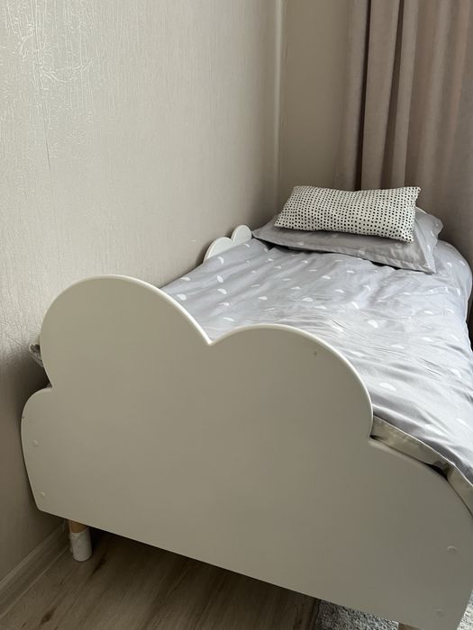 Продам детскую кровать Облачко