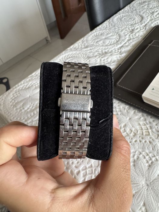 Продавам дамски часовник