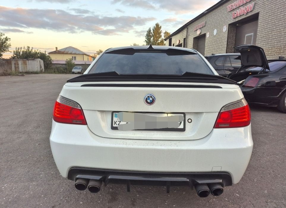 BMW E60 спойлер и козырек