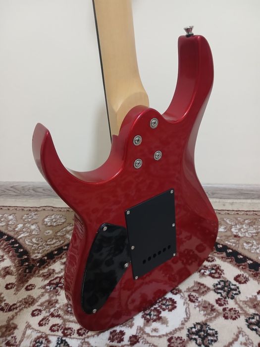 Elektrogitara Superstrat