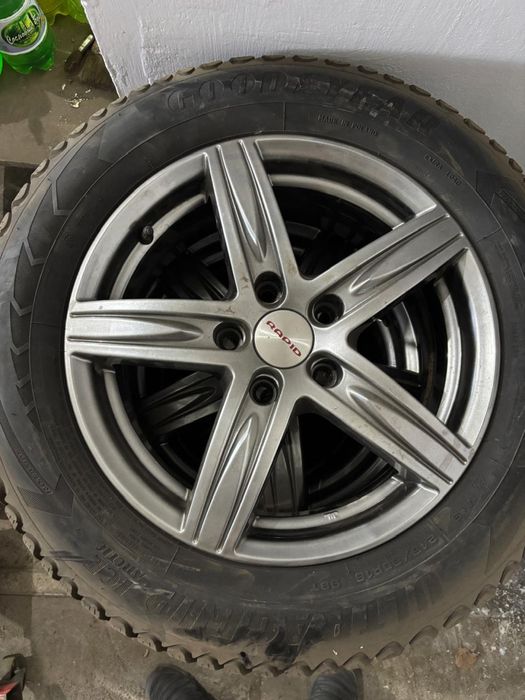 Продам шины на камри