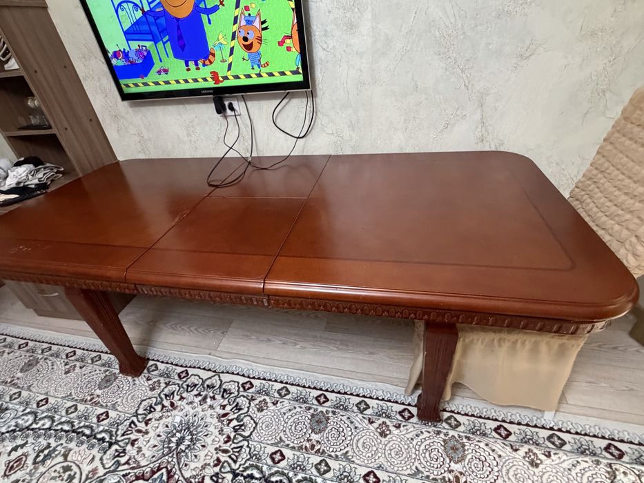 Продам стол.