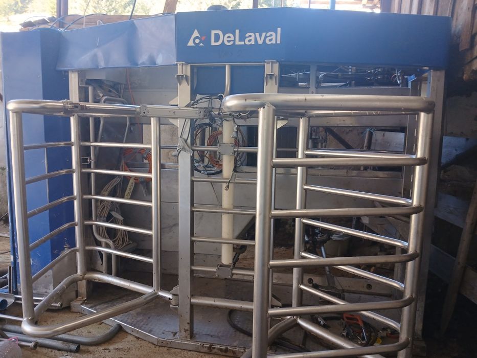 Роботи за доене на крави  Deleval