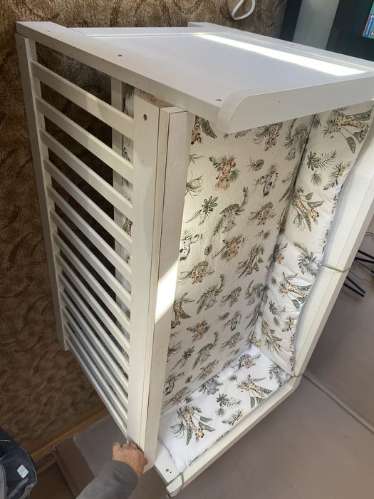 Patut bebe cu urme de uzura