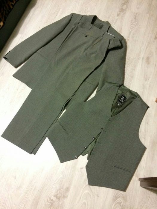 Costum barbatesc vernil