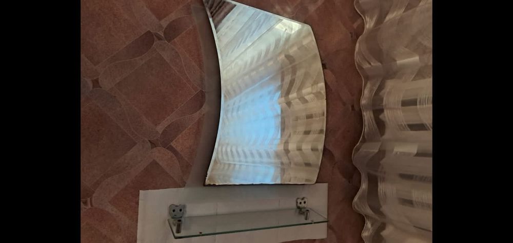 Зеркало с подставкой для ванной или комнат