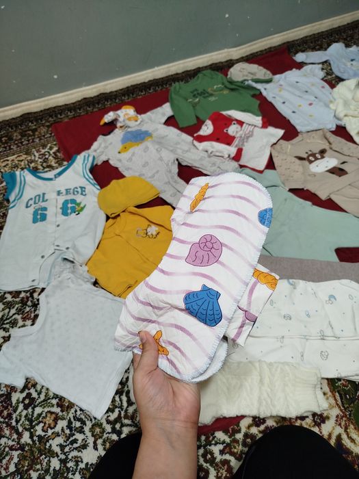 Chaqaloq kiyimlari tez va arzon hammasi 200ming sum bo'liwi