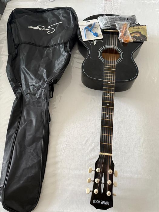 Продам гитару срочно