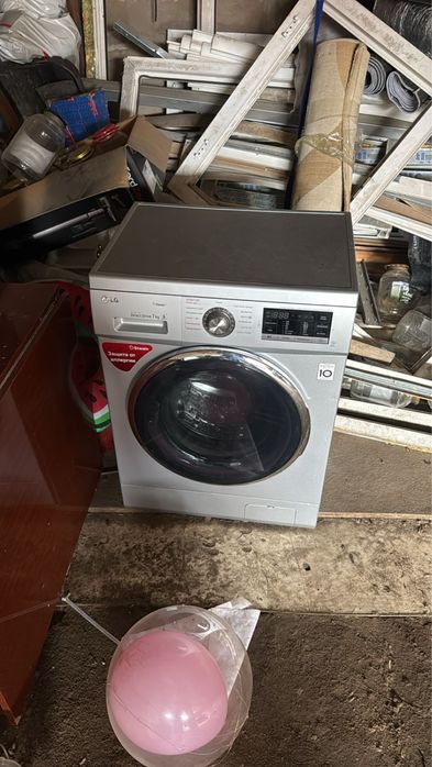 Продам машинку на 7,5 кг LG