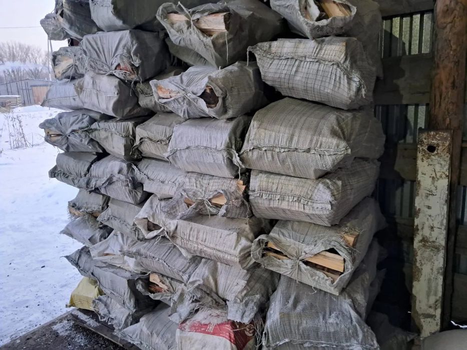 Дрова в мешках сухие опилки стружки