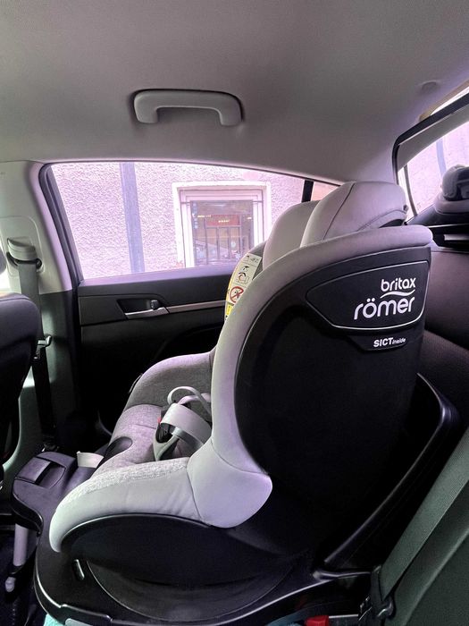 Britax Römer Dualfix i-Size, ISOFIX, 360° въртене