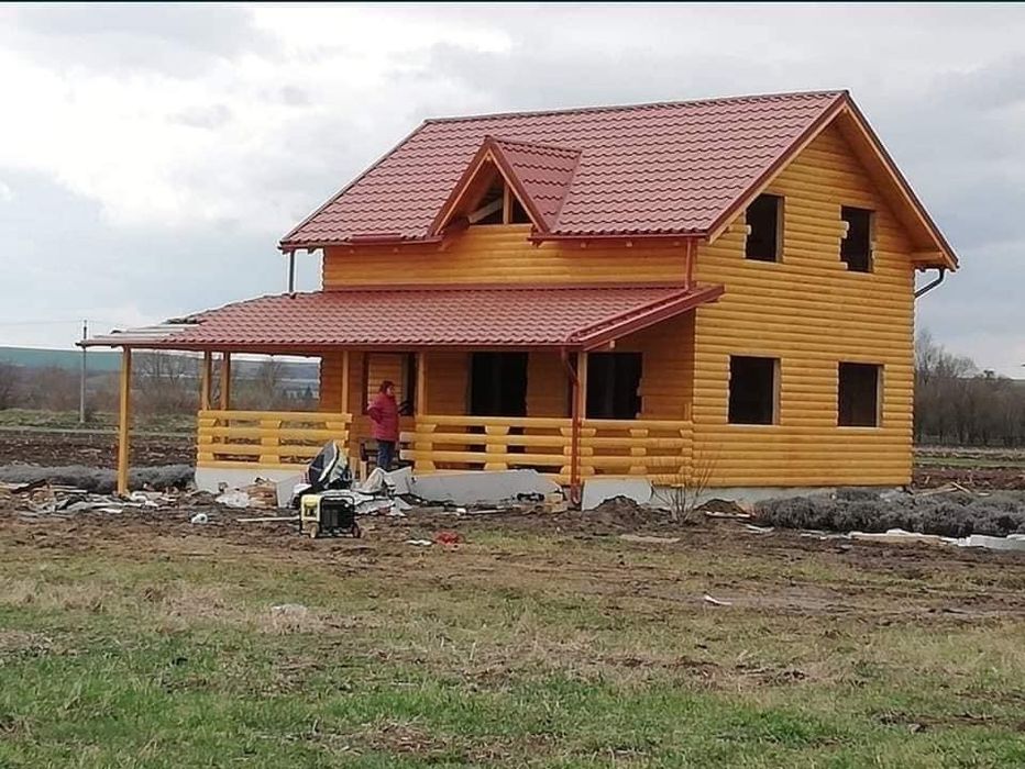 Executam cabane din lemn la rosu sau la cheie