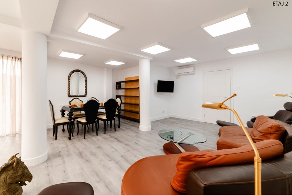 Vand masa de lemn cu set scaune