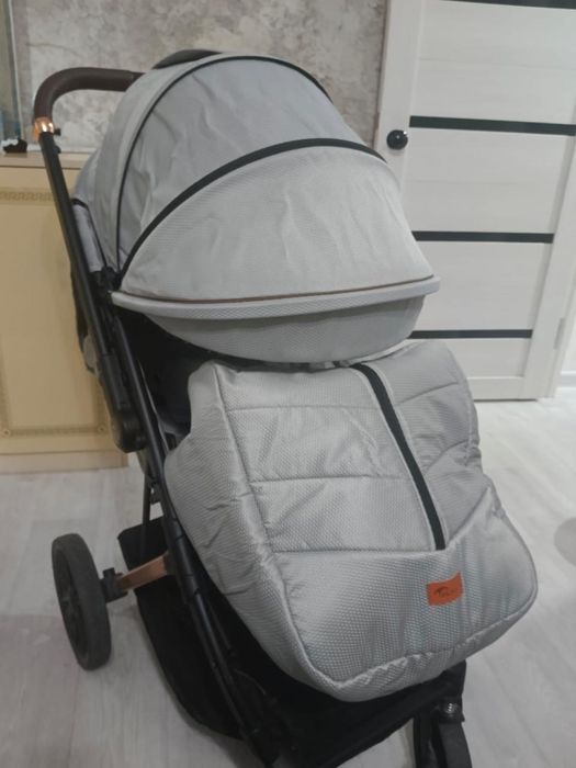 Прогулочная детская коляска