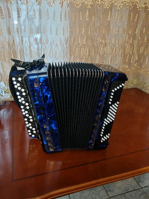 Продается баян новый Этюд