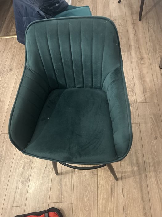 Scaun bar inalt model tapitat verde